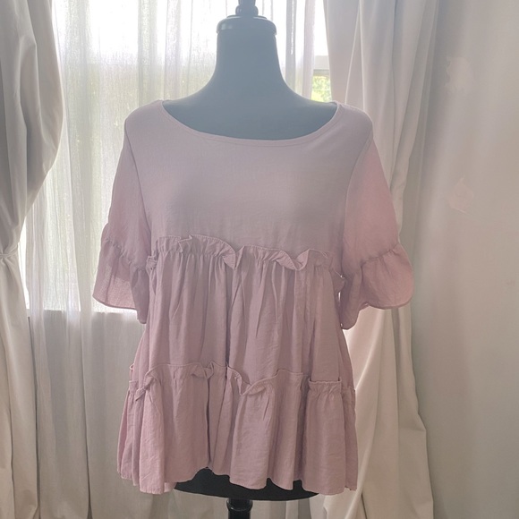 Lovely ruffle top with statement sleeves - Picture 1 of 1